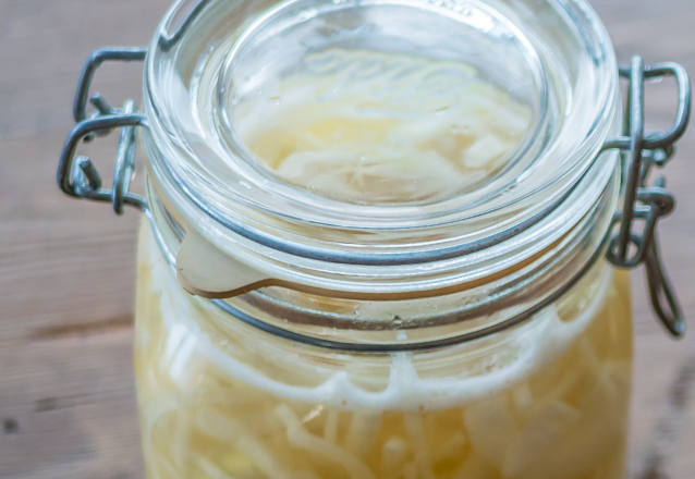 Picklad gul lök – Recept